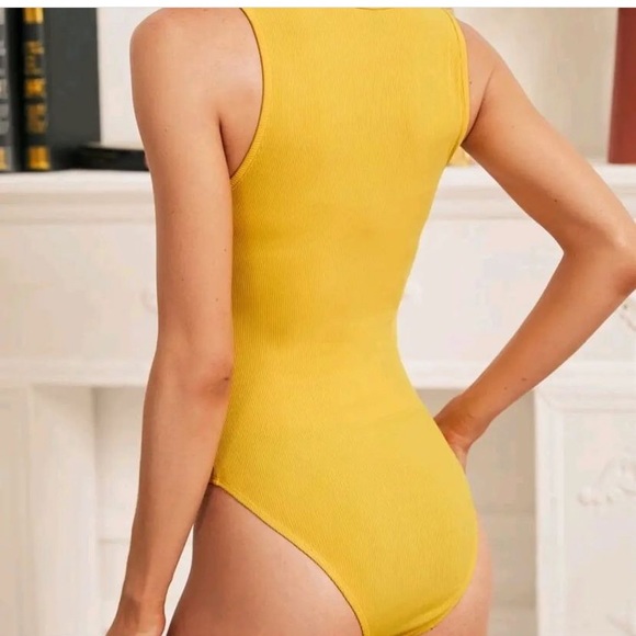 Ribbed knit quarter button bodysuit - Picture 2 of 3